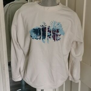 Northern Reflections white winter scene with deer. Size XL. EUC